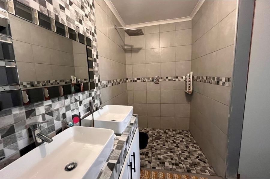 3 Bedroom Property for Sale in Windsor Park Estate Western Cape